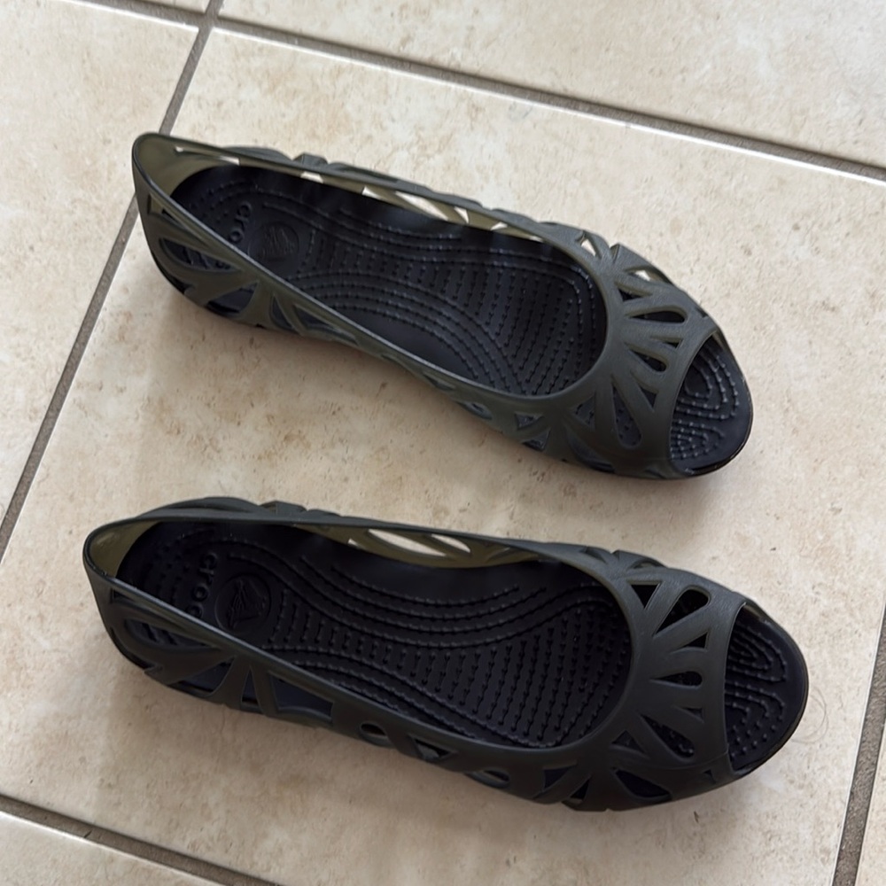 Crocs Adriana Black Jelly Flats W7 Peep Toe Cutout Comfort Minimalist Shoes